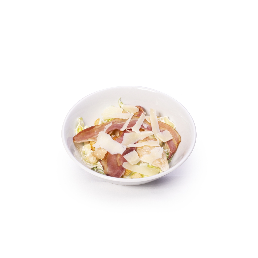 100g Ceasar šalát s grilovaným kuracím mäsom, opečenou slaninkou, krutónmi a parmezánom