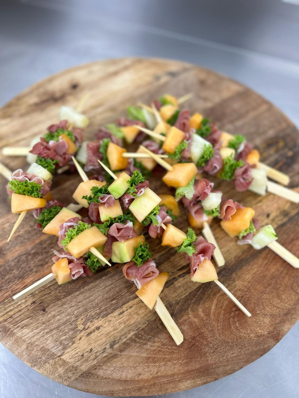 50g Mini špíziky s prosciuttom a Galia melónom