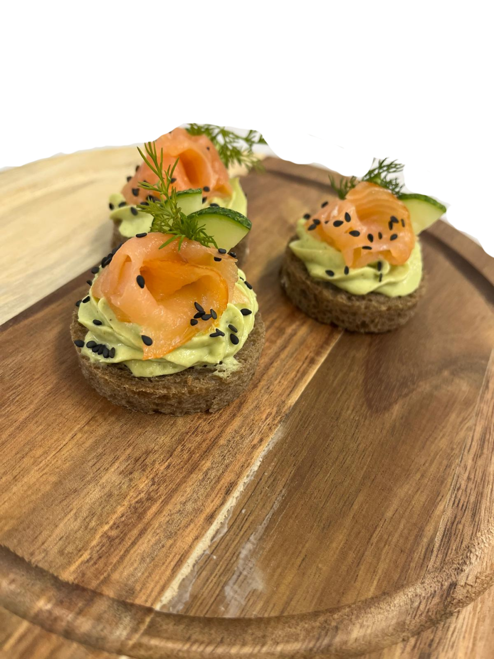 25g Kanapka s avokádovou penou a údeným lososom